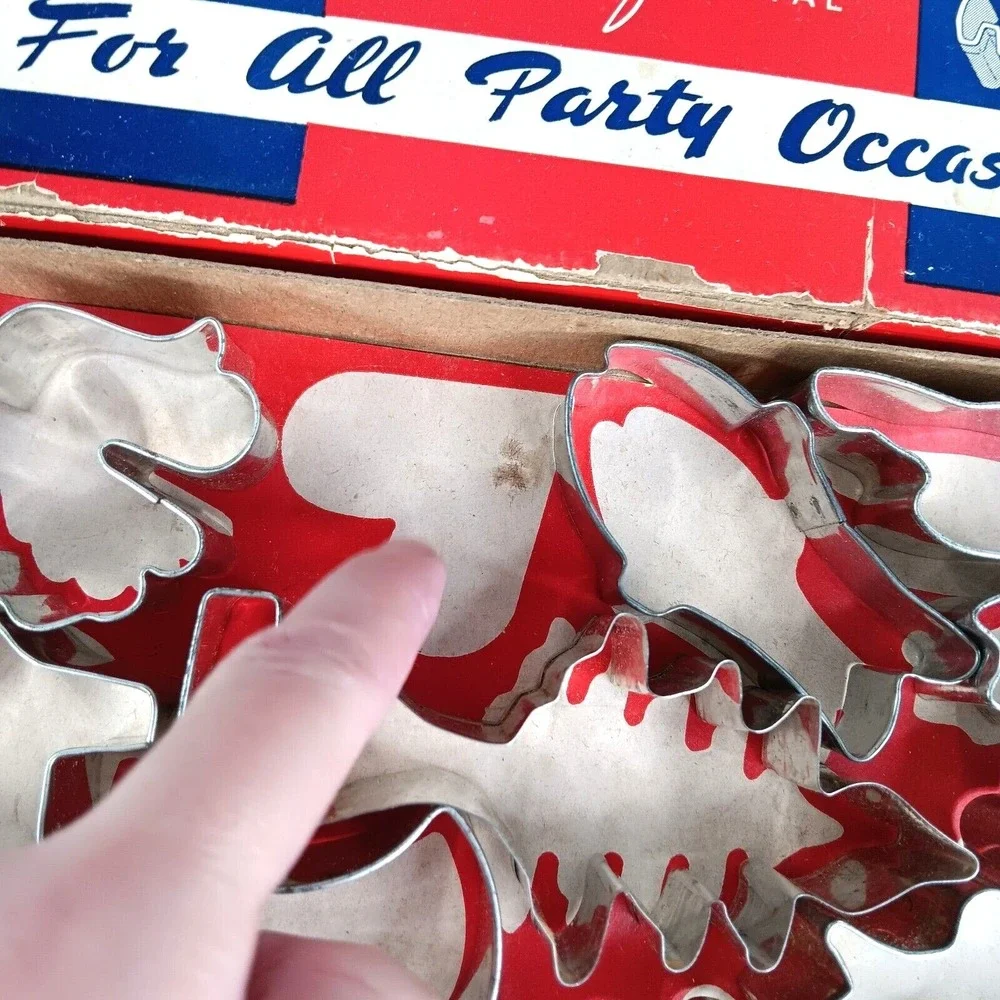 VTG Metal Cookie Cutters Original Box 10 Pc Tin Baking Set Retro Kitchen Decor‎